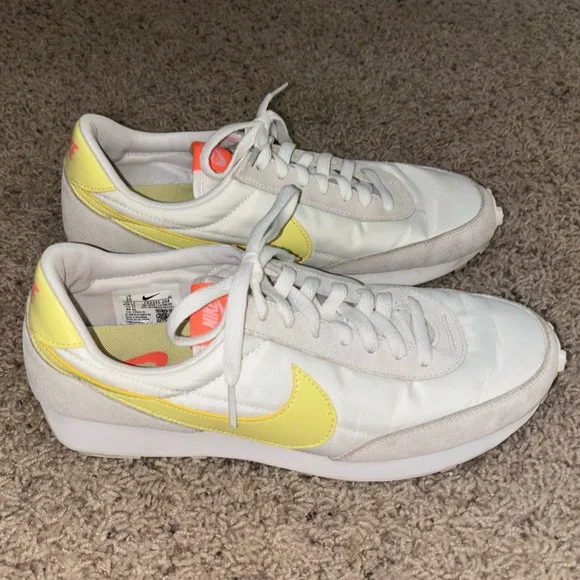 Nike Daybreak 'Pale Light Citron' Women's Running Sneaker CK2351-104 Size 10 - Picture 2 of 6